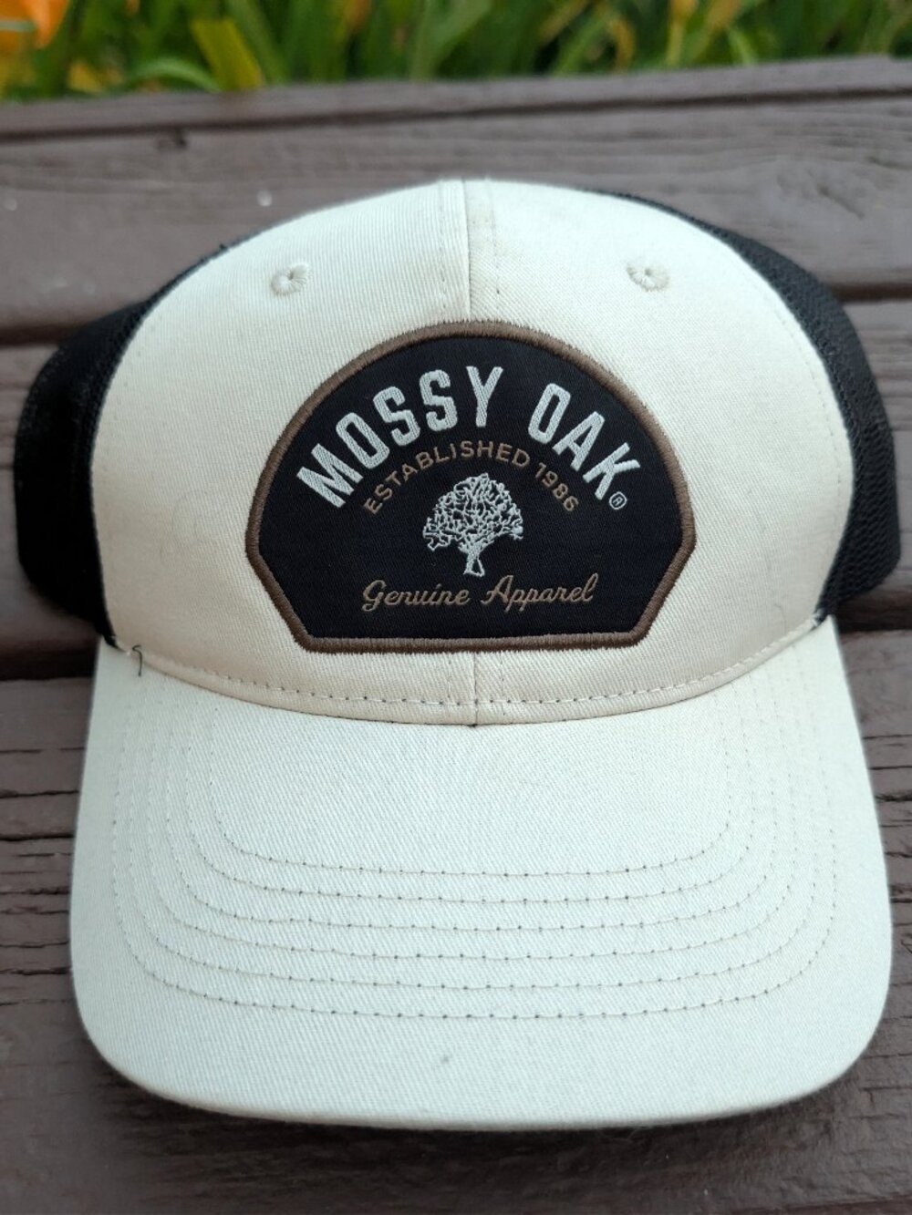 Mossy Oak Trucker Cap Genuine Apparel Off White & Black Hat w/ Tree Logo Patch